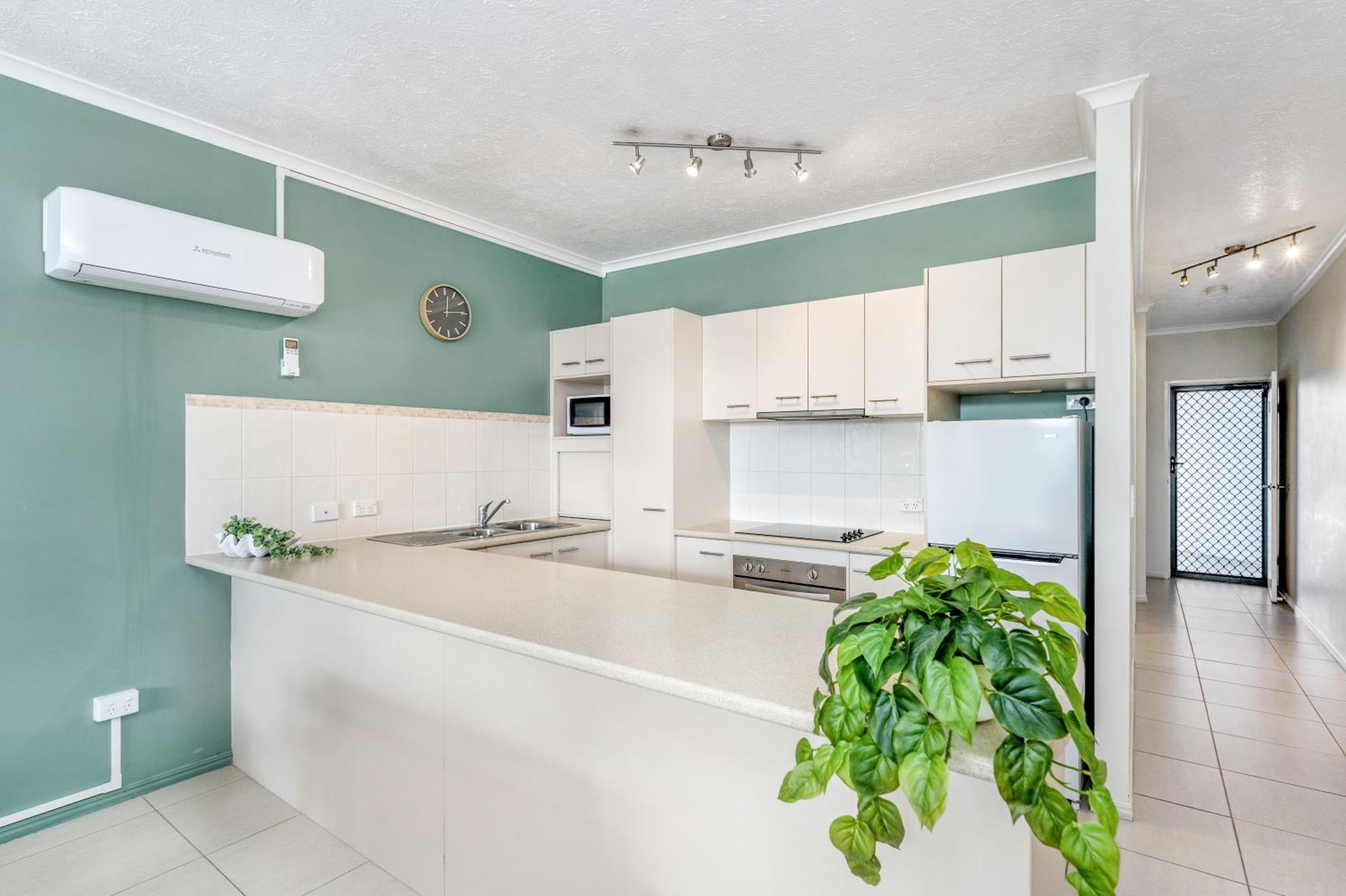 Aparthotel Shelly Bay 4*